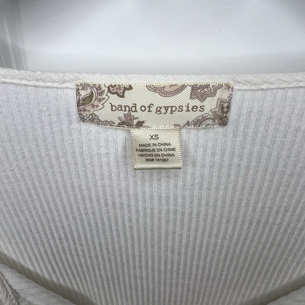 Band of Gypsies White Ribbed Bell‎ Sleeve V Neck Tie Tassel Top XS - Picture 3 of 4